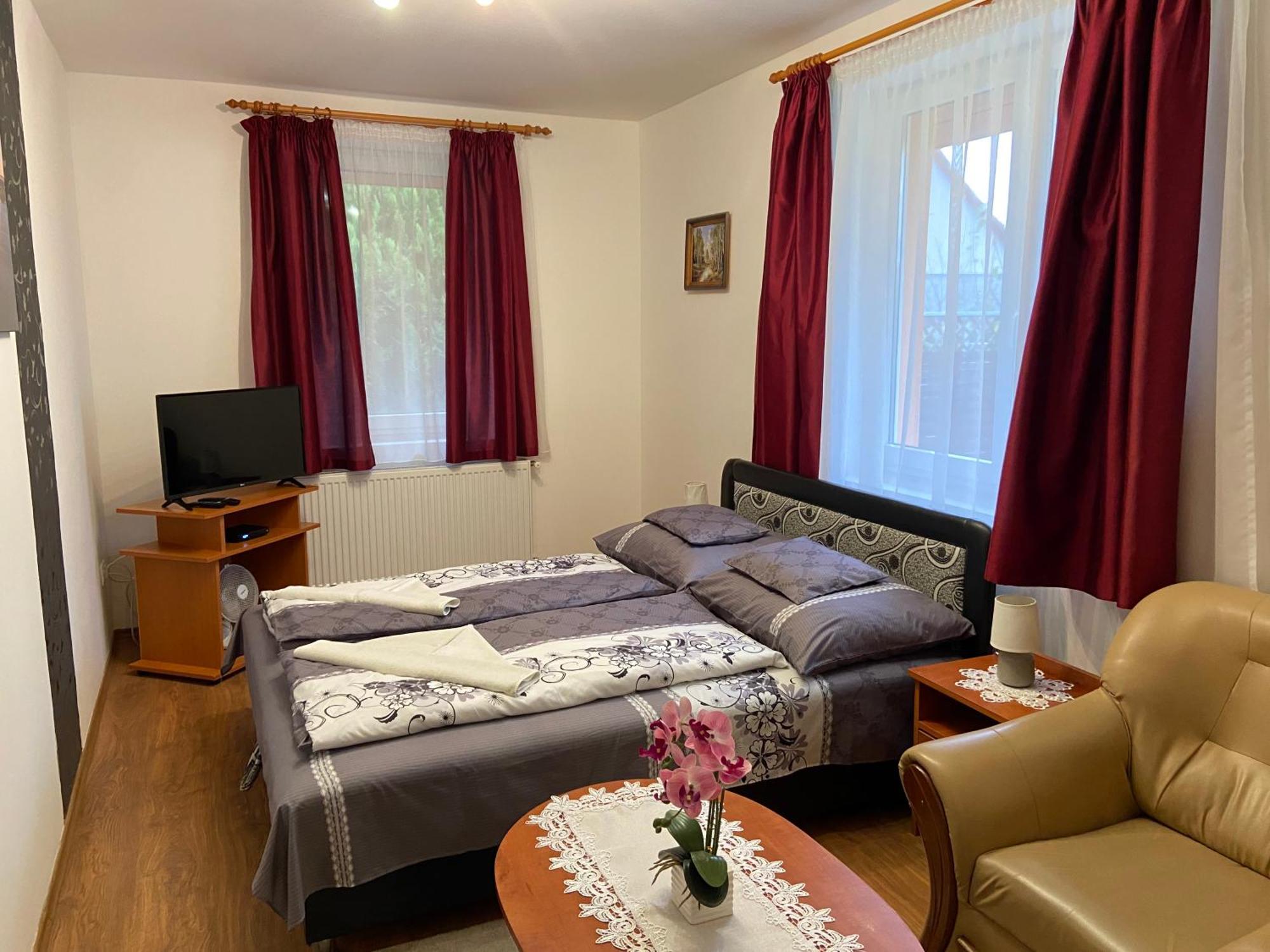 Vadrozsa Vendeghaz-Apartman Demjen Exterior photo